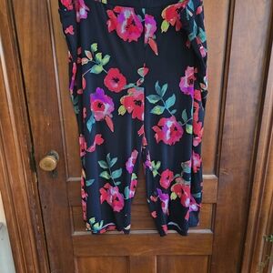 Susan Graver Black Floral Capris